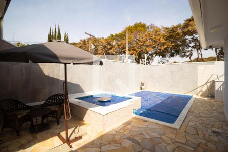 Casa à venda com 387m², 3 quartos e 4 vagas Casa à venda com 387m², 3 quartos e 4 vagasPiscina