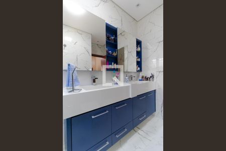 Casa à venda com 387m², 3 quartos e 4 vagas Casa à venda com 387m², 3 quartos e 4 vagasBanheiro da Suíte
