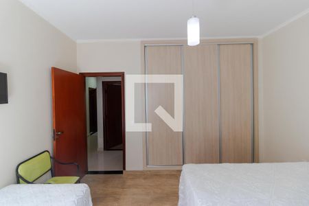 Casa à venda com 387m², 3 quartos e 4 vagas Casa à venda com 387m², 3 quartos e 4 vagasQuarto 01