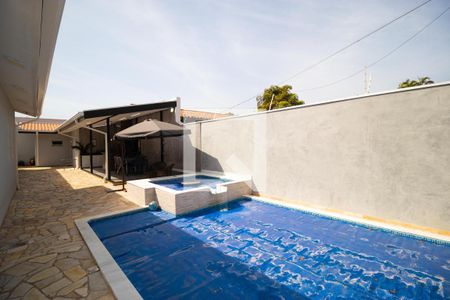 Casa à venda com 387m², 3 quartos e 4 vagas Casa à venda com 387m², 3 quartos e 4 vagasPiscina