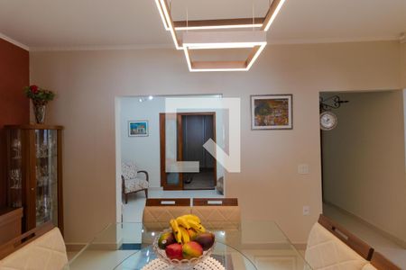 Casa à venda com 387m², 3 quartos e 4 vagas Casa à venda com 387m², 3 quartos e 4 vagasSala de Jantar