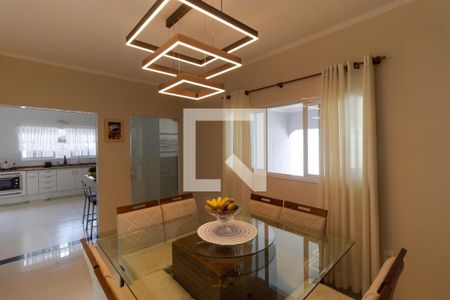 Casa à venda com 387m², 3 quartos e 4 vagas Casa à venda com 387m², 3 quartos e 4 vagasSala de Jantar