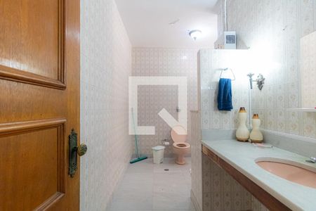 Casa à venda com 450m², 5 quartos e 3 vagas Casa à venda com 450m², 5 quartos e 3 vagasBanheiro da Suíte