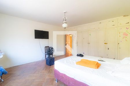 Casa à venda com 450m², 5 quartos e 3 vagas Casa à venda com 450m², 5 quartos e 3 vagasQuarto 2