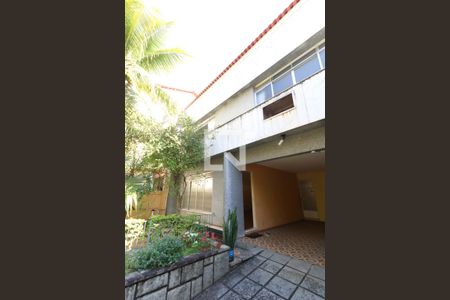 Casa à venda com 450m², 5 quartos e 3 vagas Casa à venda com 450m², 5 quartos e 3 vagasGaragem
