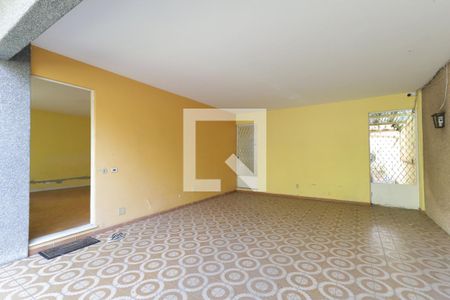 Casa à venda com 450m², 5 quartos e 3 vagas Casa à venda com 450m², 5 quartos e 3 vagasGaragem