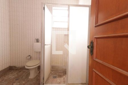 Casa à venda com 450m², 5 quartos e 3 vagas Casa à venda com 450m², 5 quartos e 3 vagasBanheiro Social