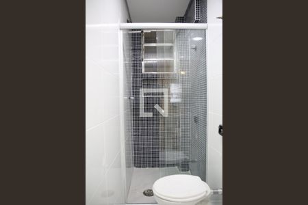 Banheiro de kitnet/studio para alugar com 1 quarto, 29m² em Boqueirão, Praia Grande