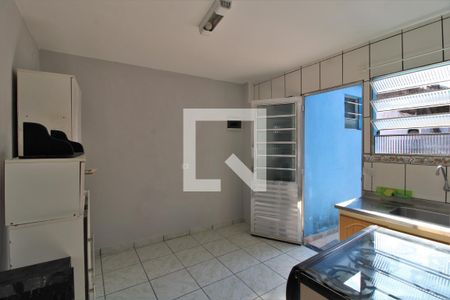 Cozinha de casa para alugar com 1 quarto, 25m² em Vila Romano, São Paulo