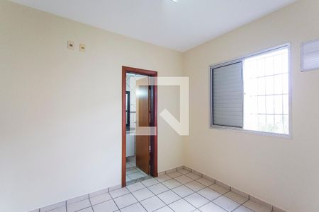 Suite de apartamento para alugar com 2 quartos, 120m² em Santa Mônica, Uberlândia