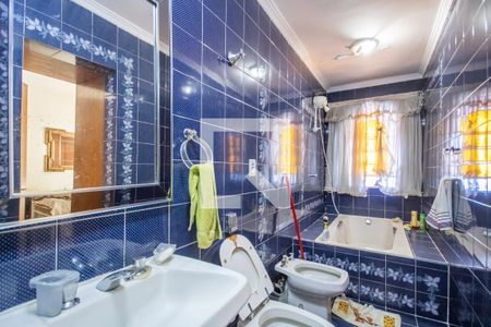 Casa à venda com 155m², 4 quartos e 2 vagas Casa à venda com 155m², 4 quartos e 2 vagasBanheiro da Suíte 2