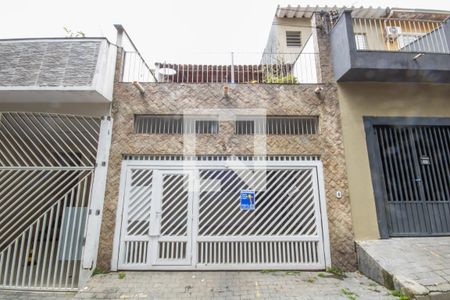 Casa à venda com 155m², 4 quartos e 2 vagas Casa à venda com 155m², 4 quartos e 2 vagasFachada