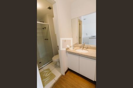 Banheiro de apartamento para alugar com 1 quarto, 47m² em Parque Industrial Tomas Edson, São Paulo