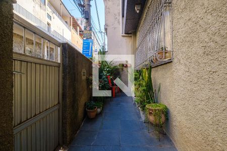 Casa de condomínio à venda com 170m², 4 quartos e 1 vaga Casa de condomínio à venda com 170m², 4 quartos e 1 vagaQuintal