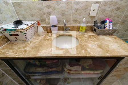 Casa de condomínio à venda com 170m², 4 quartos e 1 vaga Casa de condomínio à venda com 170m², 4 quartos e 1 vagaBanheiro Social