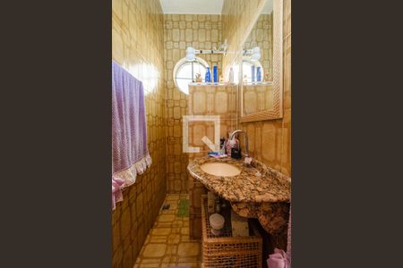 Casa de condomínio à venda com 170m², 4 quartos e 1 vaga Casa de condomínio à venda com 170m², 4 quartos e 1 vagaBanheiro Suíte