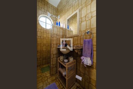 Casa de condomínio à venda com 170m², 4 quartos e 1 vaga Casa de condomínio à venda com 170m², 4 quartos e 1 vagaBanheiro Suíte