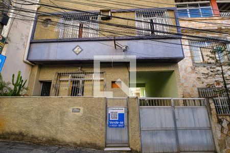 Casa de condomínio à venda com 170m², 4 quartos e 1 vaga Casa de condomínio à venda com 170m², 4 quartos e 1 vagaFachada