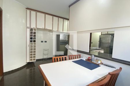 Casa de condomínio à venda com 500m², 4 quartos e 6 vagasCopa