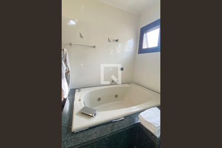 Casa de condomínio à venda com 500m², 4 quartos e 6 vagasBanheiro da Suíte 1