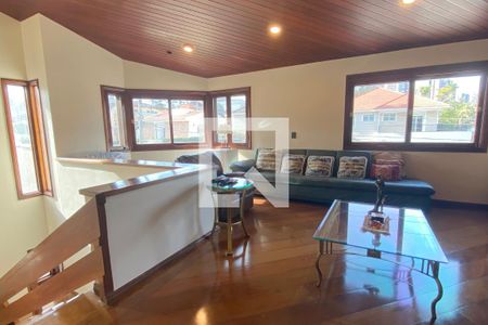 Casa de condomínio à venda com 500m², 4 quartos e 6 vagasSala de TV