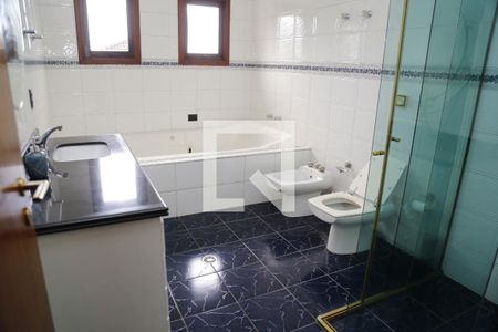 Casa à venda com 500m², 4 quartos e 4 vagasBanheiro da Suíte 2