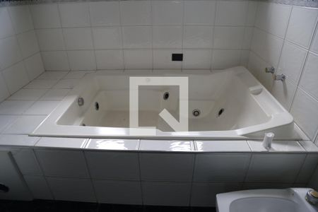 Casa à venda com 500m², 4 quartos e 4 vagasBanheiro da Suíte 2