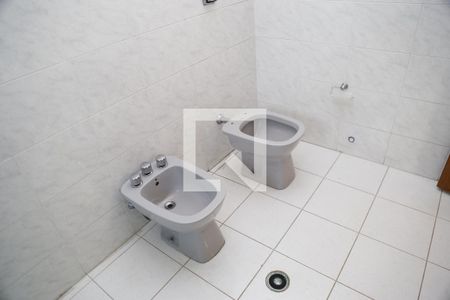 Casa à venda com 500m², 4 quartos e 4 vagasBanheiro da Suíte 1