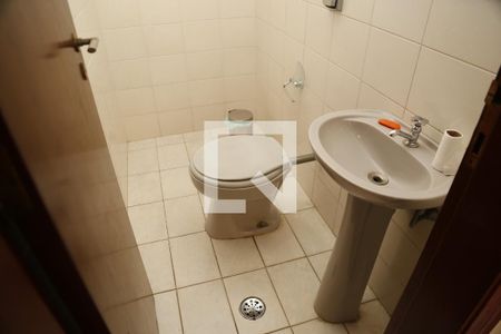 Casa à venda com 500m², 4 quartos e 4 vagasBanheiro de serviço