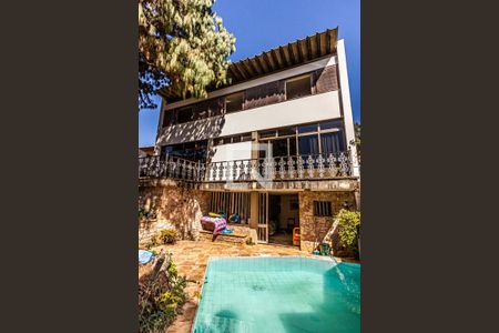 Casa à venda com 352m², 4 quartos e 4 vagasPiscina