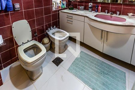 Casa à venda com 352m², 4 quartos e 4 vagasSuíte