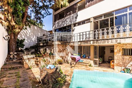 Casa à venda com 352m², 4 quartos e 4 vagasPiscina