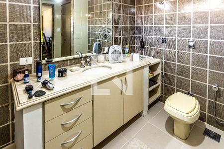 Casa à venda com 352m², 4 quartos e 4 vagasBanheiro