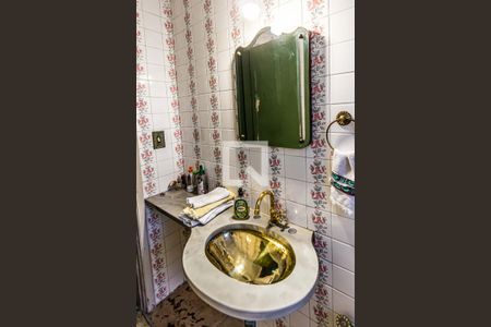 Casa à venda com 352m², 4 quartos e 4 vagasLavabo