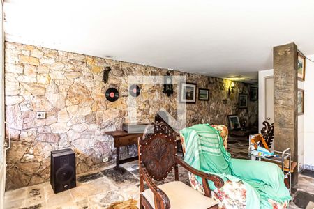 Casa à venda com 352m², 4 quartos e 4 vagasSalão de lazer