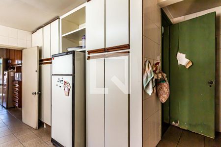 Casa à venda com 352m², 4 quartos e 4 vagasCozinha