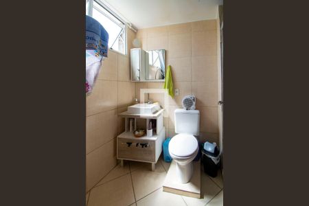 Banheiro da Suíte de apartamento à venda com 1 quarto, 42m² em Santo Antônio, Porto Alegre