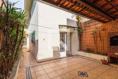 Casa para alugar com 146m², 2 quartos e 2 vagas Casa para alugar com 146m², 2 quartos e 2 vagasQuintal Fundos