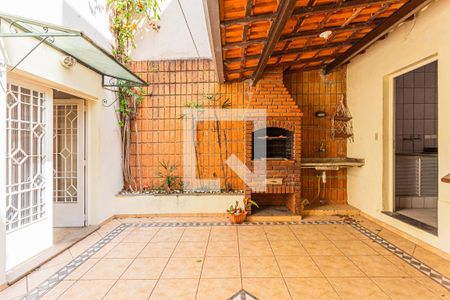 Casa para alugar com 146m², 2 quartos e 2 vagas Casa para alugar com 146m², 2 quartos e 2 vagasQuintal Fundos