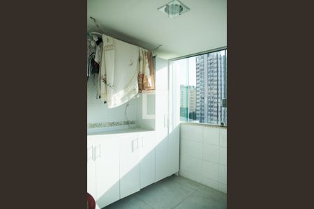 Apartamento à venda com 190m², 3 quartos e 1 vaga Apartamento à venda com 190m², 3 quartos e 1 vagaÁrea de Serviço