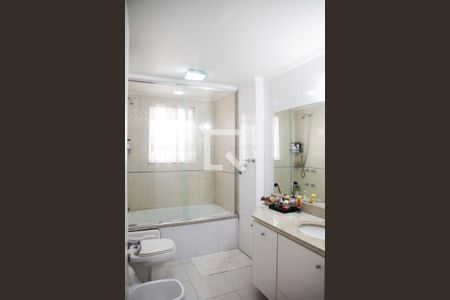 Apartamento à venda com 190m², 3 quartos e 1 vaga Apartamento à venda com 190m², 3 quartos e 1 vagaBanheiro da Suíte 1