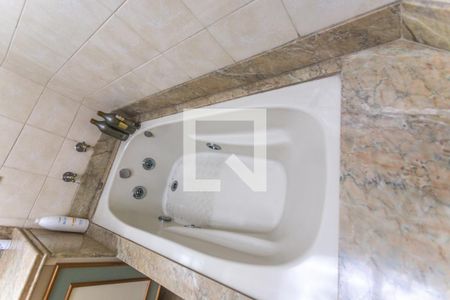 Apartamento à venda com 137m², 3 quartos e 2 vagasBanheira