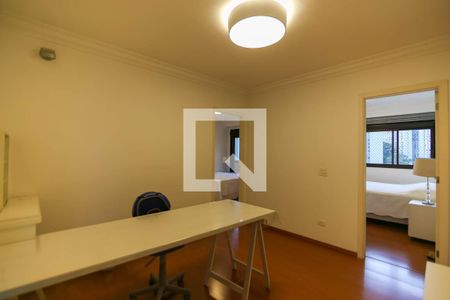 Apartamento à venda com 215m², 3 quartos e 4 vagasEscritório