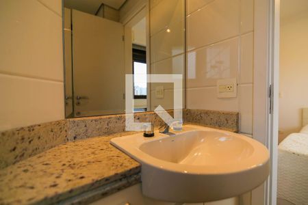 Apartamento à venda com 215m², 3 quartos e 4 vagasBanheiro da Suíte 2