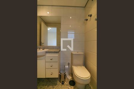 Apartamento à venda com 215m², 3 quartos e 4 vagasBanheiro da Suíte 2