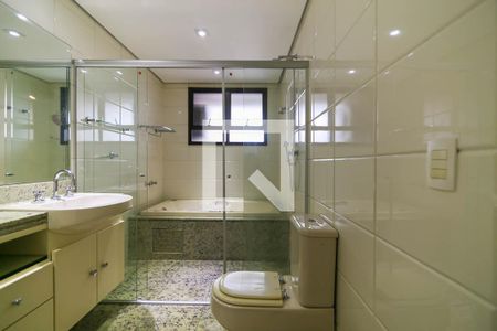 Apartamento à venda com 215m², 3 quartos e 4 vagasBanheiro da Suíte 1