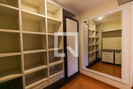 Apartamento à venda com 215m², 3 quartos e 4 vagasCloset do quarto