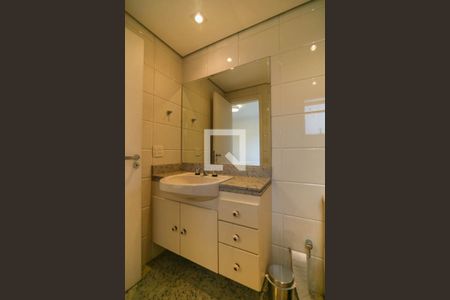 Apartamento à venda com 215m², 3 quartos e 4 vagasBanheiro da Suíte 2