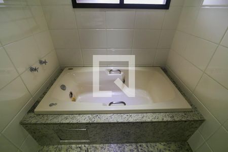 Apartamento à venda com 215m², 3 quartos e 4 vagasBanheiro da Suíte 1