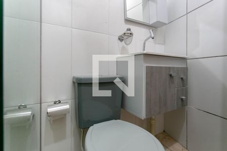 Banheiro de casa para alugar com 1 quarto, 55m² em Vista do Sol, Belo Horizonte